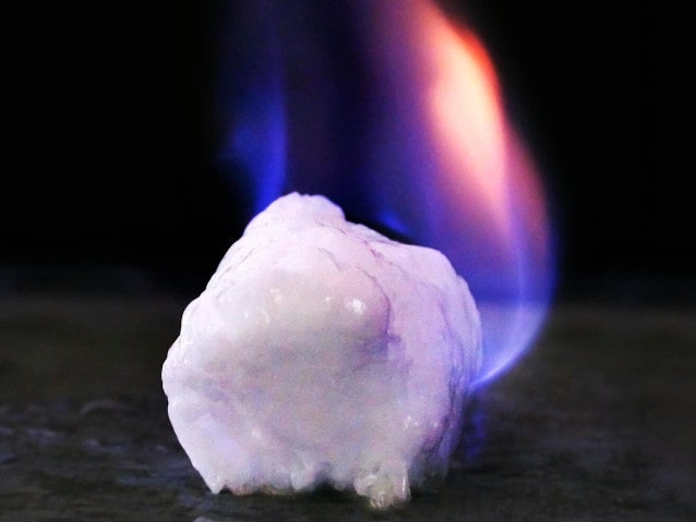 “燃える氷”メタンハイドレート