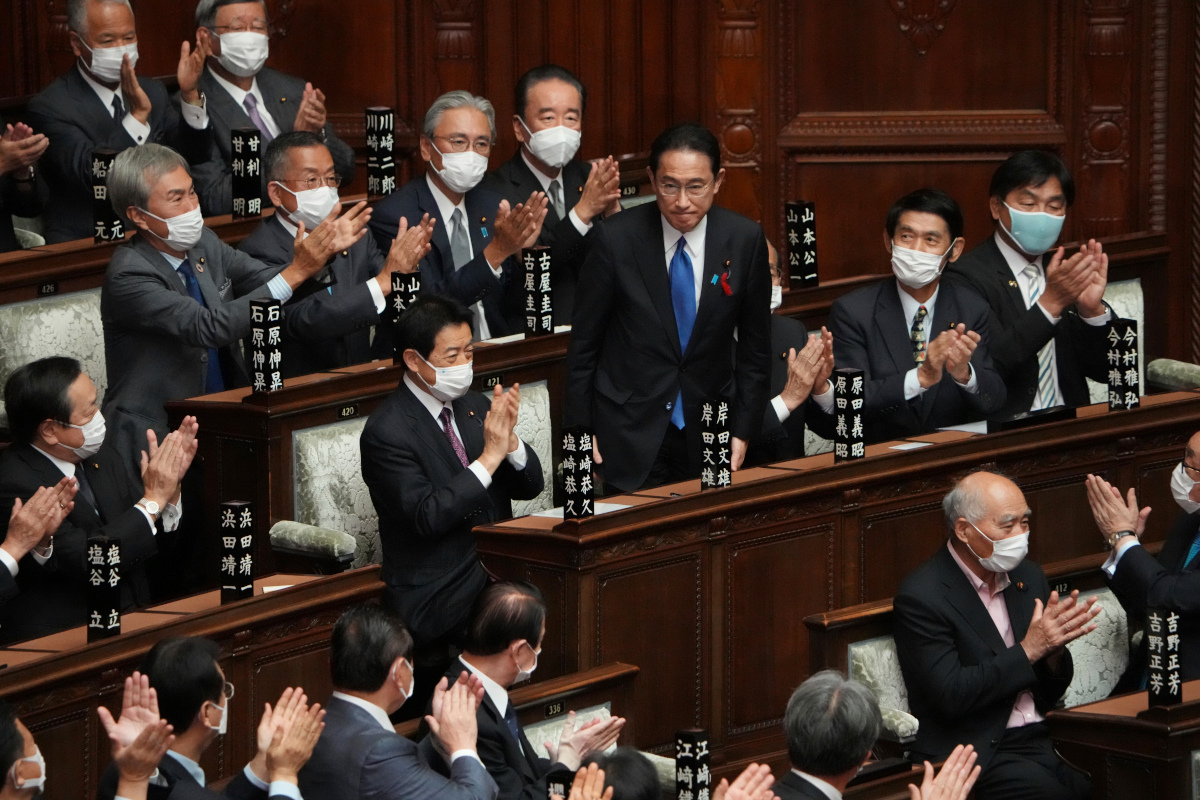 若手を積極登用の岸田内閣発足、政策推進力は未知数
